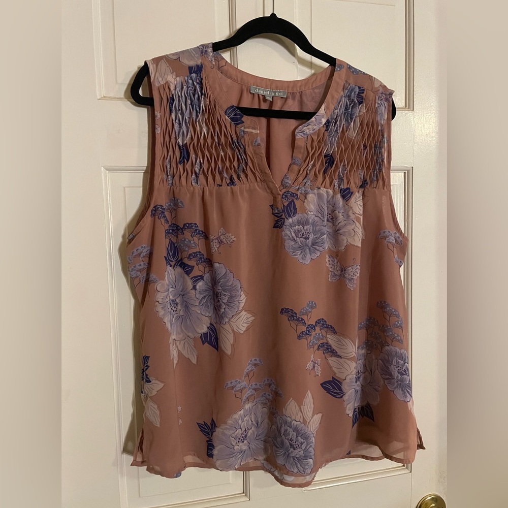 Daniel Rainn Carin Sleeveless Smocked Bib Blouse Dusty Pink Blue Floral Size XXL